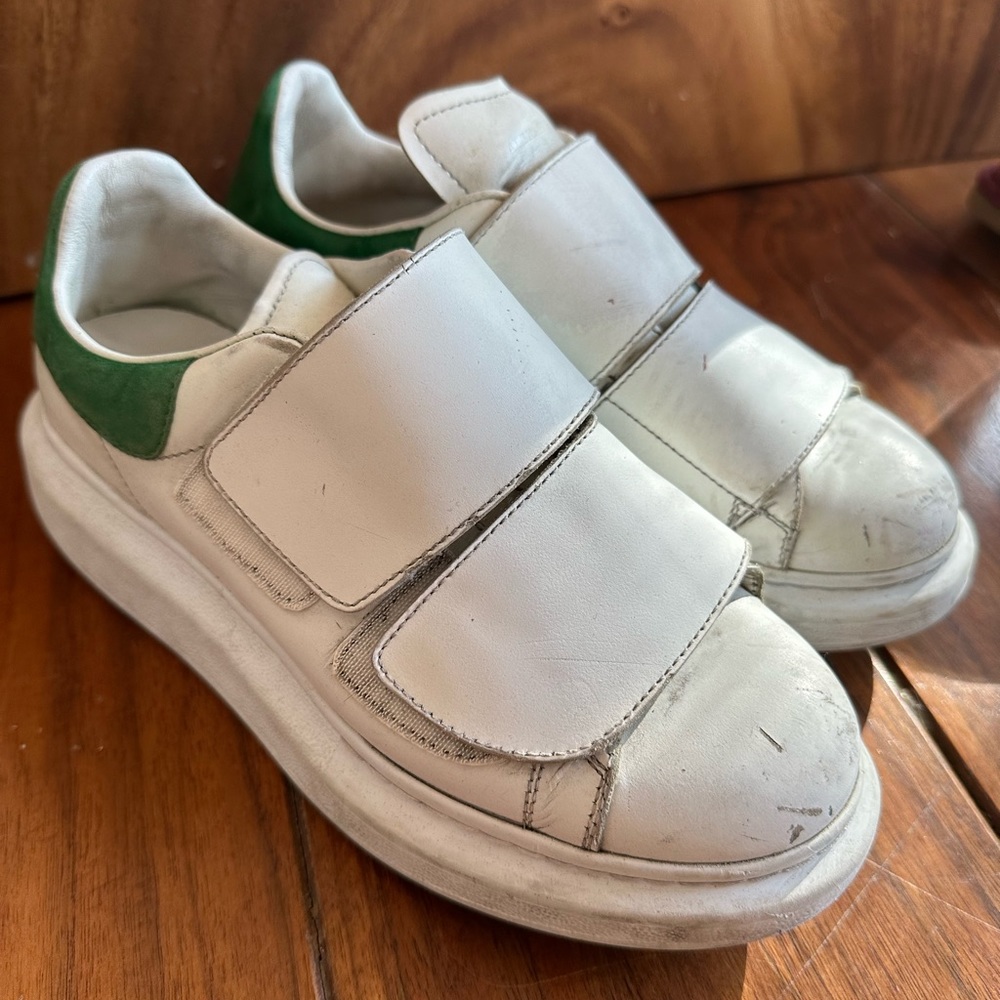 Oversized Sneaker (Women)
Alexander McQueen